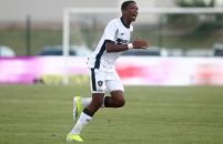 Botafogo renova contrato do atacante Yarlen até o fim de 2028