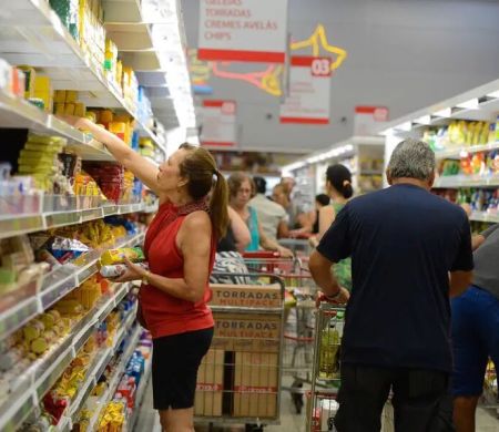 Previsão de expansão da economia em 2025 é elevada pelo mercado 