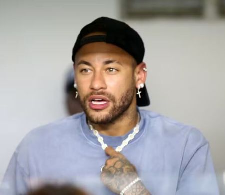 Santos renova com Neymar por contrato até o fim de 2025