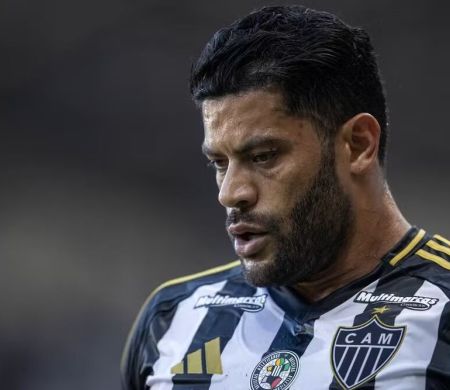 Salários atrasados no Atlético-MG incomodam atacante Hulk 