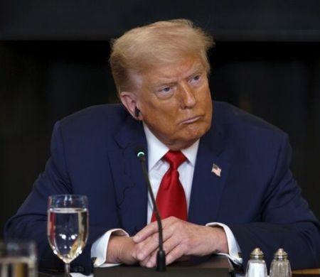 Trump anuncia tarifas de 30% para União Europeia e México