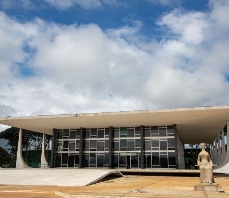 STF forma maioria e ratifica decisão de Moraes sobre medidas contra Bolsonaro