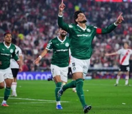 Palmeiras bate River Plate, mas gol no fim deixa duelo aberto