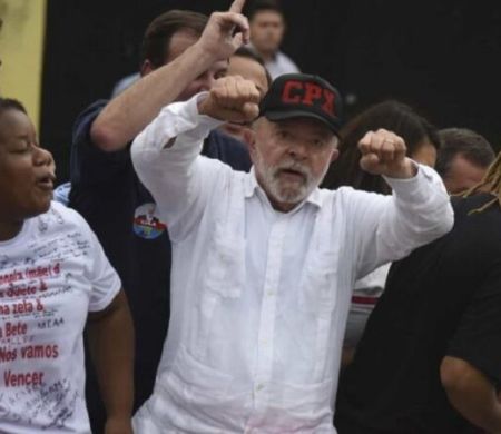 Pressionado após negar apoio ao RJ, Lula sanciona lei contra o crime organizado