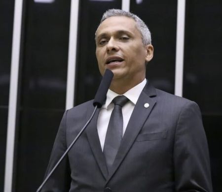 Moraes suspende ação penal contra Gayer após decisão da Câmara Moraes suspende ação penal contra Gayer após decisão da Câmara