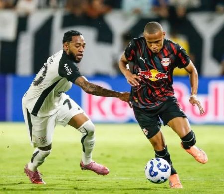 Com dois a menos, Corinthians sofre gol no fim e perde do Bragantino