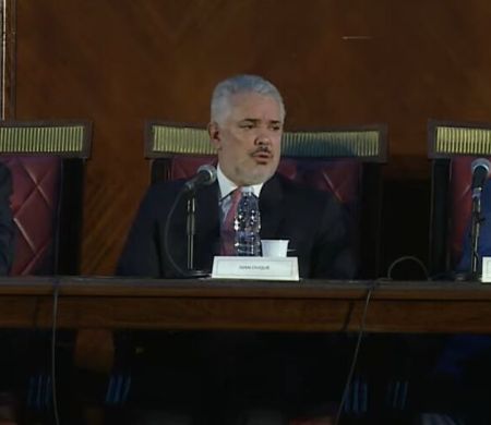 Gilmar é alvo de protesto de foragido do 8/1 em evento na Argentina