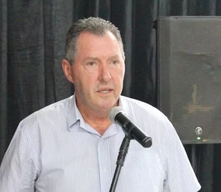 Klabunde volta por força judicial e faz um limpa na Prefeitura de Paranhos