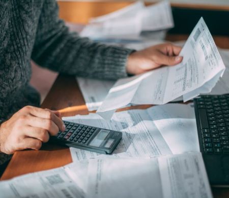 Procon aponta até 440% de diferença em mensalidades escolares em Dourados