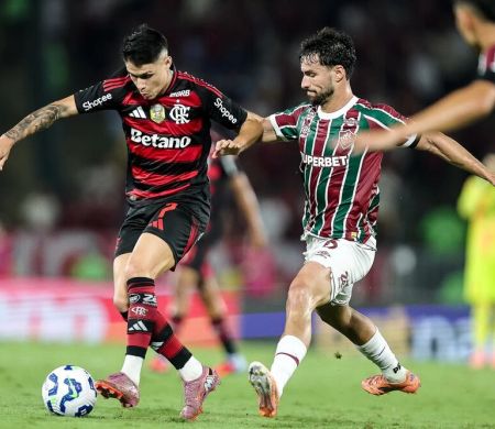 No Maracanã, Flamengo perde do Fluminense e vê Palmeiras em sua cola