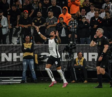 Corinthians vence o São Paulo com gols de Memphis e Yuri Alberto