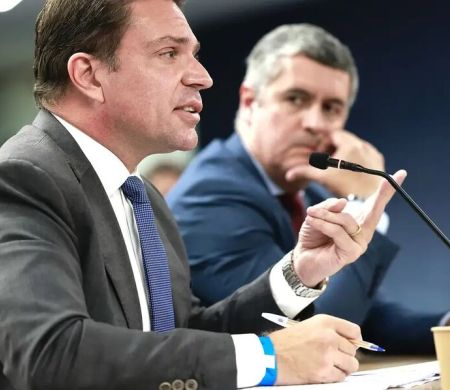 Moraes manda prender Ramagem após deputado ser visto em Miami