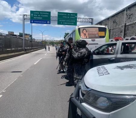 Operação no Rio tem 3 mortos, criança baleada e sala da UFRJ atingida 