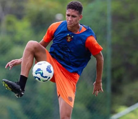 Sport acerta a venda do zagueiro Riquelme ao Botafogo por R$ 7,8 milhões