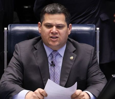 Alcolumbre cancela calendário para sabatina de Jorge Messias ao STF