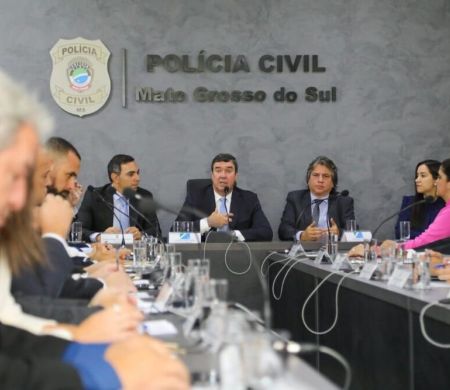 Caravina parabeniza delegados pelos relevantes serviços à segurança