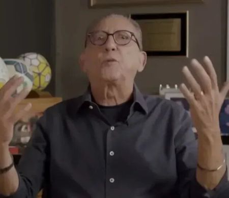 Galvão faz sua estreia no SBT durante o sorteio da Copa nesta sexta-feira