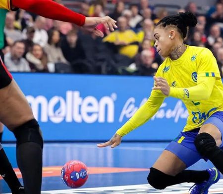 Brasil vence Angola e vai às quartas no Mundial de handebol feminino