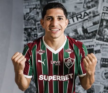 Fluminense anuncia a contratação de Savarino