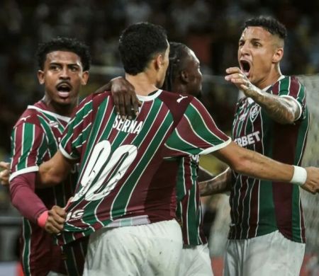 Fluminense vence clássico da chuva e afunda ainda mais o Flamengo