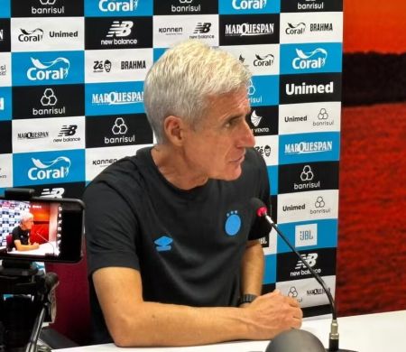 Com conotação racista após derrota do Grêmio, Luís Castro&nbsp; pede desculpas