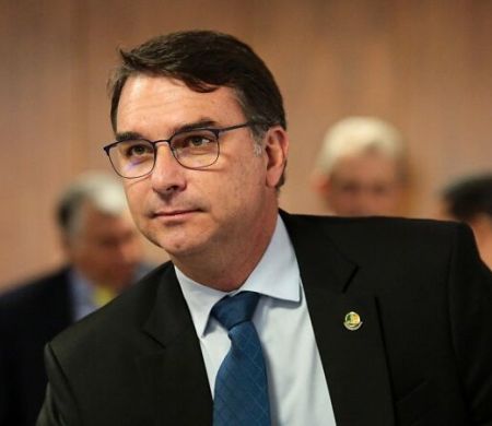 PL intensifica negociações com o Centrão para apoio a Flávio no 1º turno