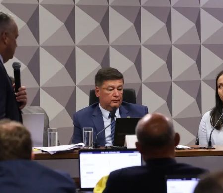 À CPMI, ex-secretária diz que tinha acesso a cofre da empresa