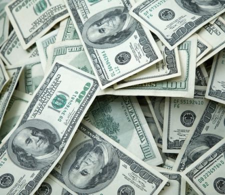 Dólar à vista fecha a quinta-feira em leve baixa, com exterior e CMN