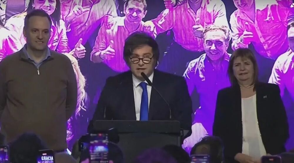 Presidente da Argentina, Javier Miei, discursa após resultado das eleições legislativas (Foto: Reprodução)