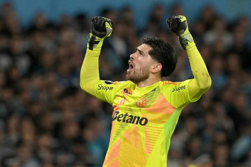 Goleiro Rossi, do Flamengo, foi escolhido o melhor jogador em campo. Foto: Juan Mabromata/ AFP)