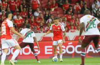 Inter vence o Fluminense e volta ao G-4 do Brasileiro