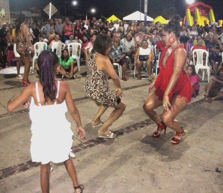 Com carnaval antecipado, Ladário atrai multidão no primeiro ‘esquenta’