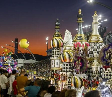 Rosas de Ouro é campeã do carnaval das escolas de samba de São Paulo