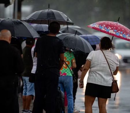 Avanço de frente fria pelo país deve pôr fim à onda de calor