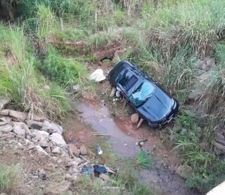 Jovem de Campo Grande morre após BMW cair em córrego