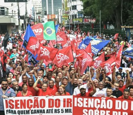 Em protesto, metalúrgicos defendem isenção de IR e redução de jornada