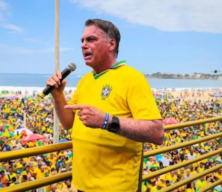 Com críticas a Moraes e pedido de anistia a manifestantes presos, Bolsonaro reúne 18,5 mil no Rio