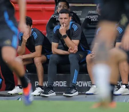 Técnico cita imagem de Messi e Neymar juntos ao falar de Raphinha