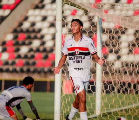 Pedro Severino, do Bragantino, deixa UTI e vai para o quarto