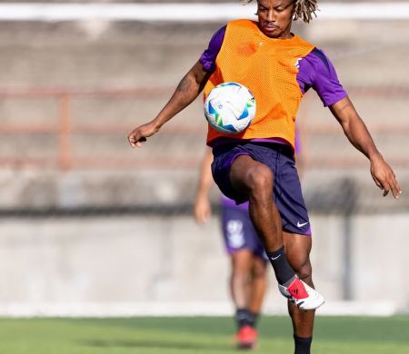 Com voo fretado e até fisioterapeuta, Corinthians vai buscar convocados 