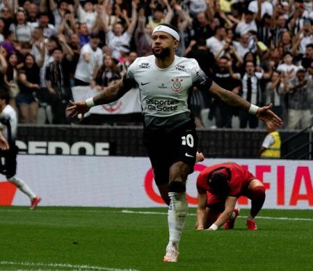 Corinthians volta atrás e reabre negociações com Memphis por renovação