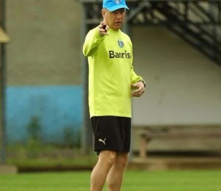 Grêmio oficializa contratação de Mano Menezes para o lugar de Quinteros