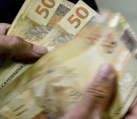 Aposentados do INSS que ganham mais que o mínimo começam a receber o 13º