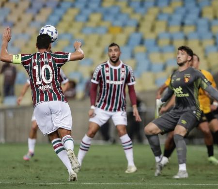 Fluminense vence o Sport com gol no fim e entra no G4 do Brasileirão