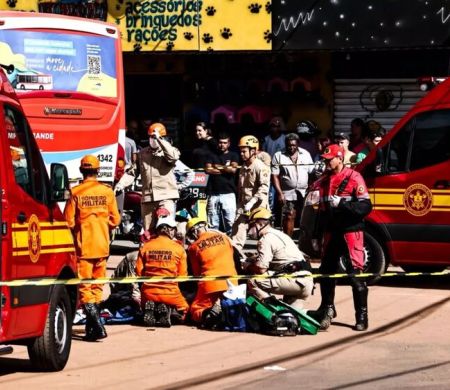 Motociclista derrapa na areia, cai e morre atropelada por ônibus na Capital 