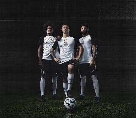 Com parceria em risco, Corinthians e atual fornecedora já aprovaram uniformes de 2026