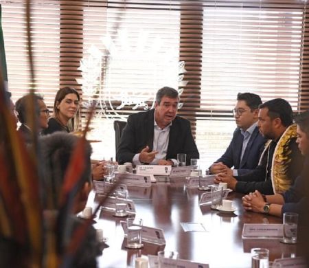 Riedel discute projetos nas comunidades indígenas em encontro com lideranças de MS