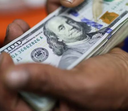 Dólar fecha em alta após acordo entre EUA e China para reduzir tarifas