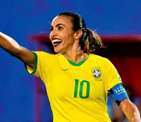 Arthur Elias convoca seleção feminina, com Marta, para amistosos contra o Japão