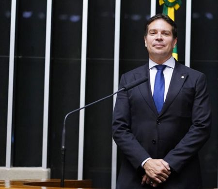 Hugo Motta surpreende ministros do STF ao recorrer no caso Ramagem